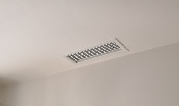Grille de soufflage au plafond