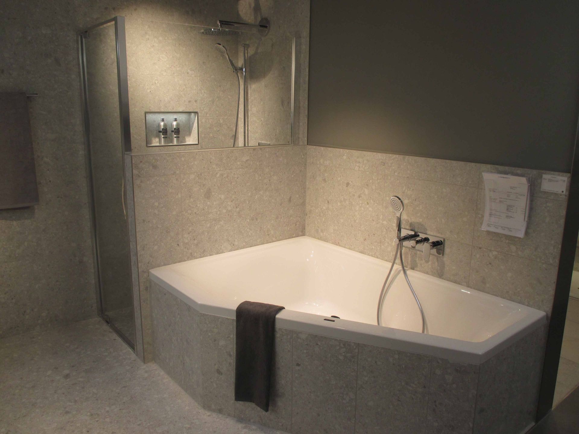 Wand und Boden Naturstein - E und L Keramik GmbH - Olten