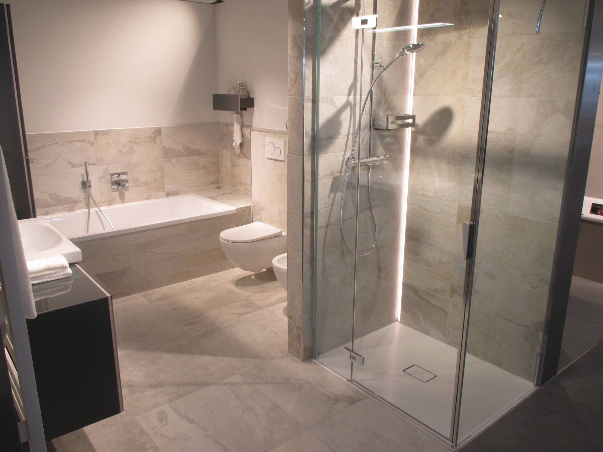 Wand und Boden Naturstein - E und L Keramik GmbH - Olten