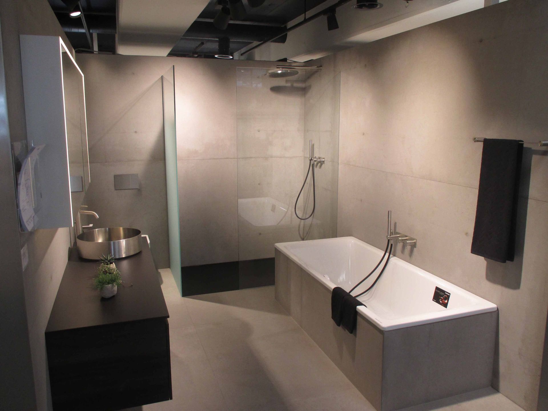 Wand und Boden Naturstein - E und L Keramik GmbH - Olten