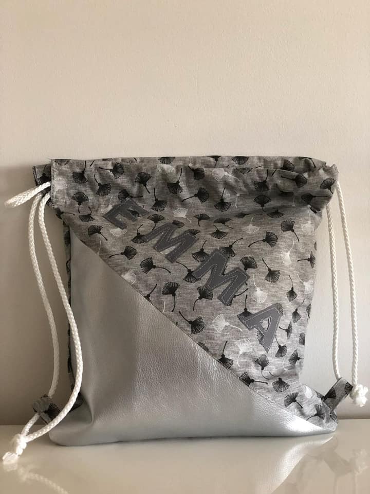 Turnbeutel mit Schrägschnitt und Namen