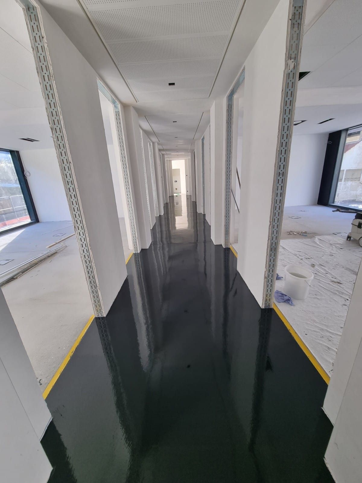 pavimento in resina per uffici