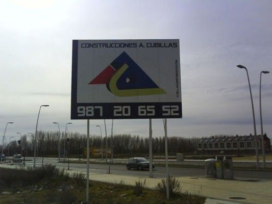 Un cartel con el número 987 20 65 52
