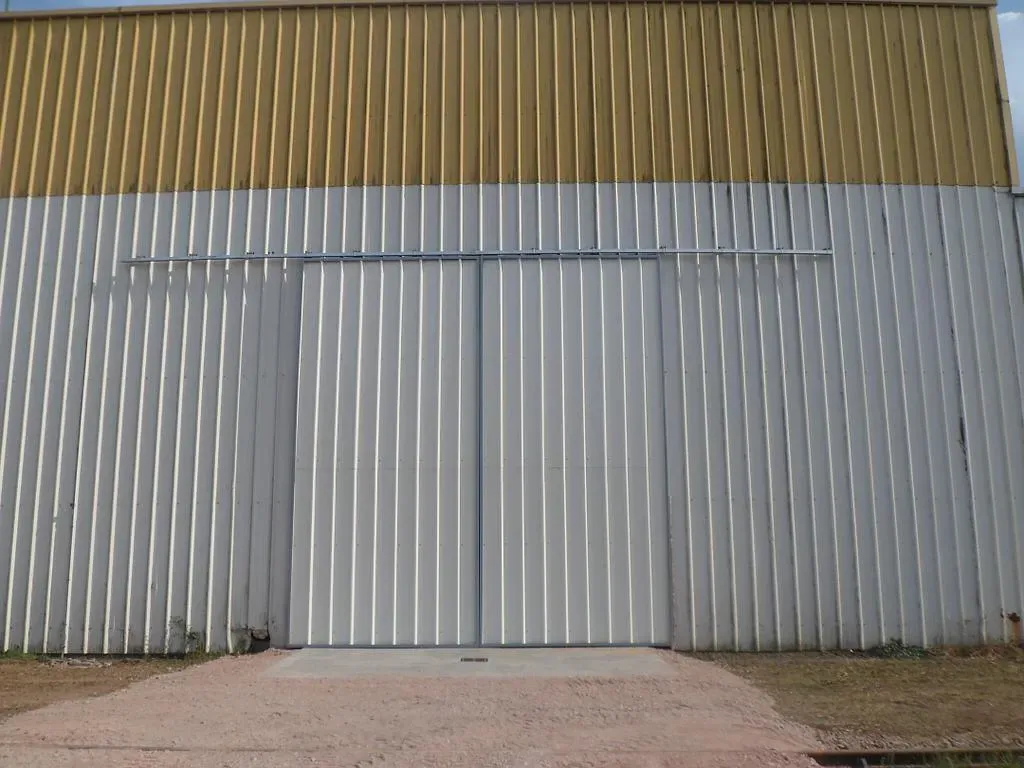 Porte d'entrée en métal