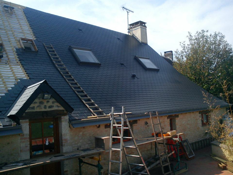 Installation d'une toiture en ardoise
