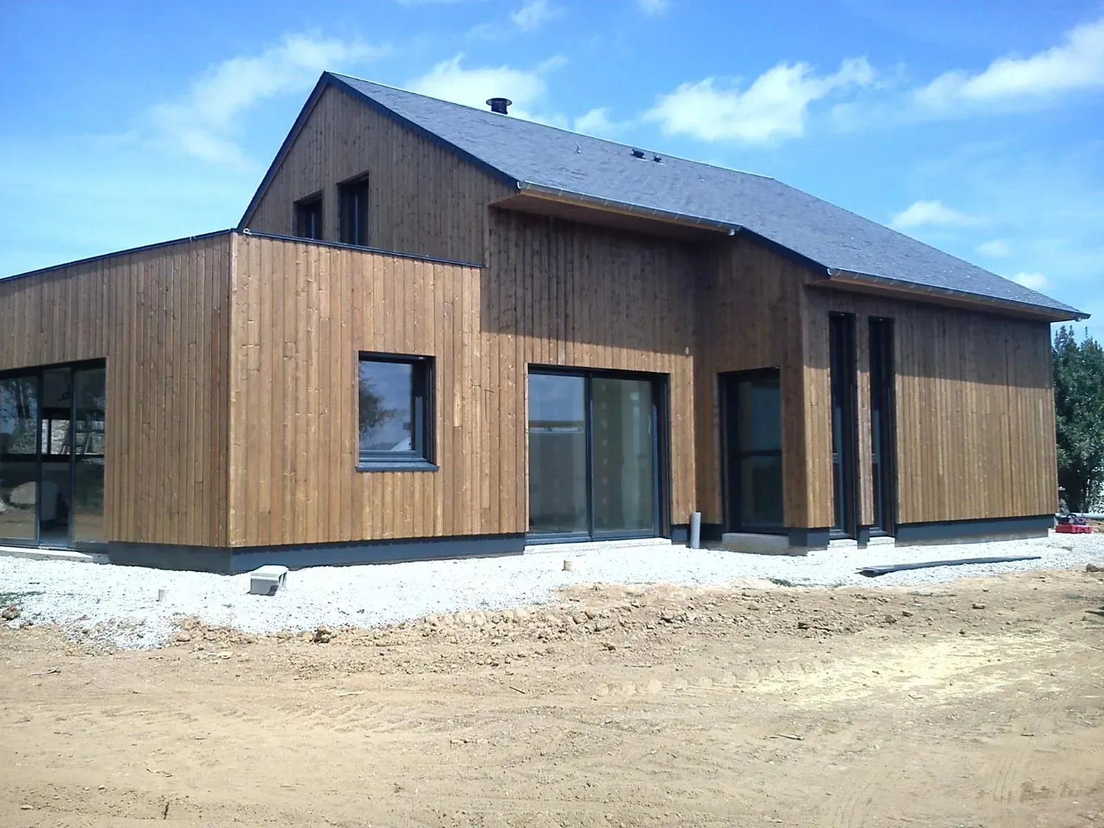 Maison moderne avec bardage en bois