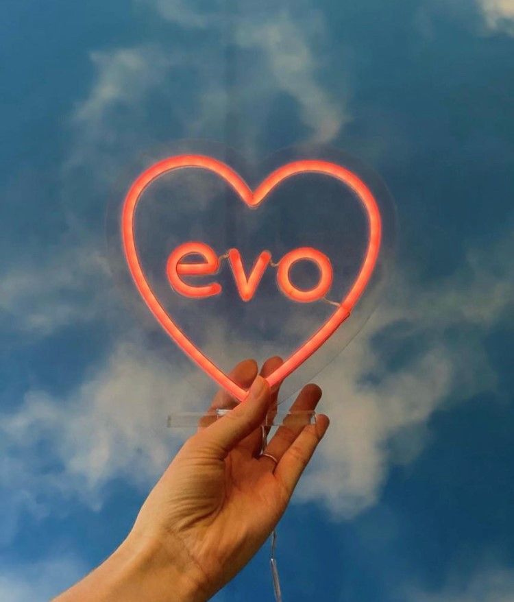 Herz mit evo pro, einem Produkt, das bei Burda Petra Power of Hair verwendet wird