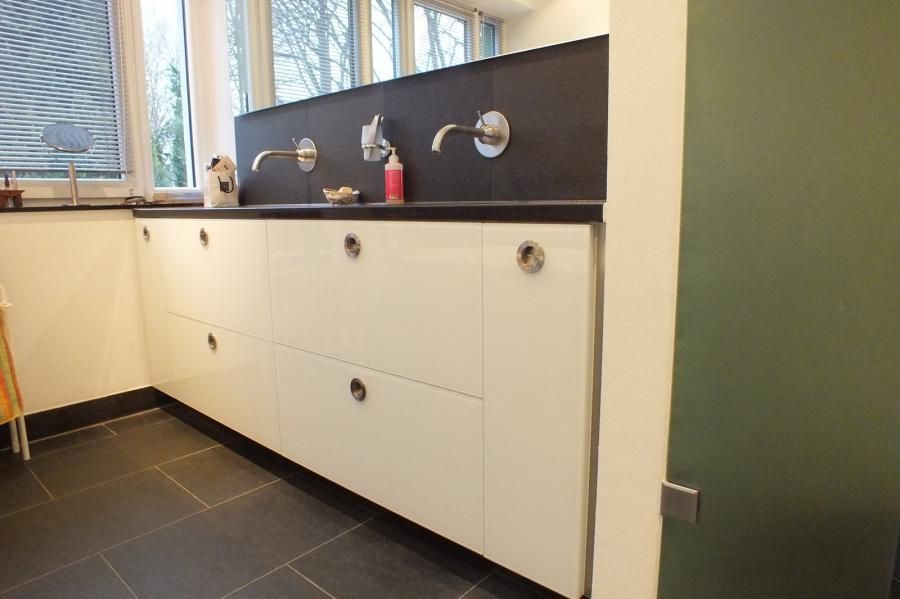 Baden mit Möbeln von der Tischlerei Kouker