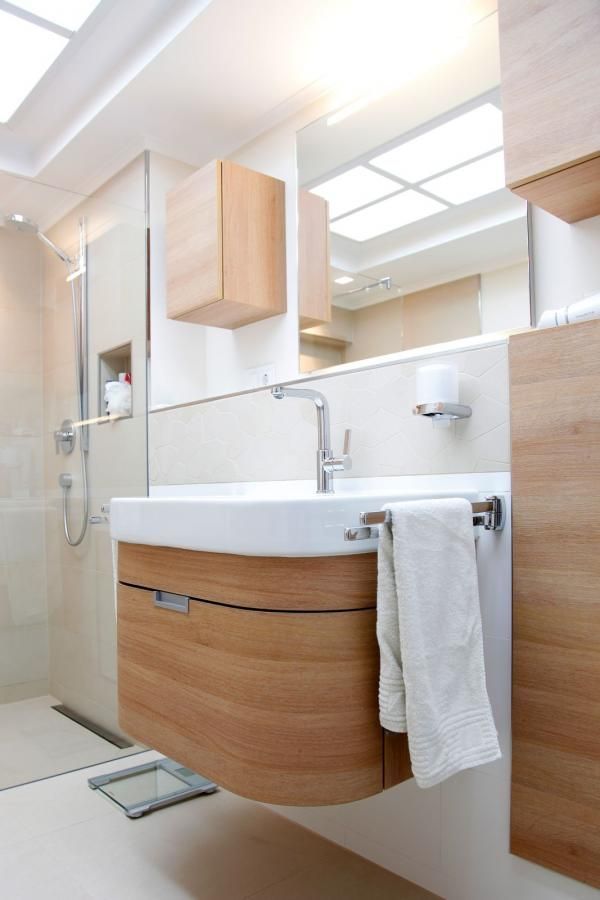 Baden mit Möbeln von der Tischlerei Kouker