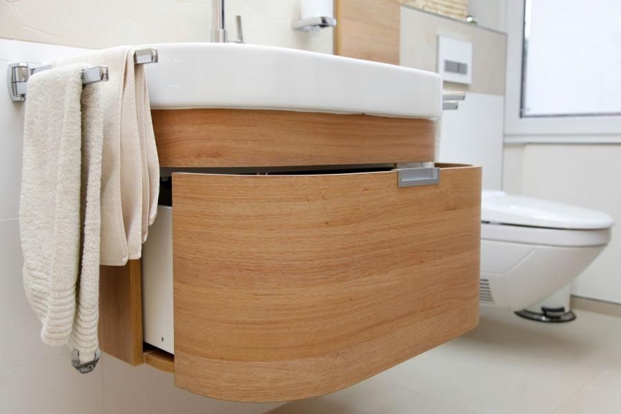 Baden mit Möbeln von der Tischlerei Kouker