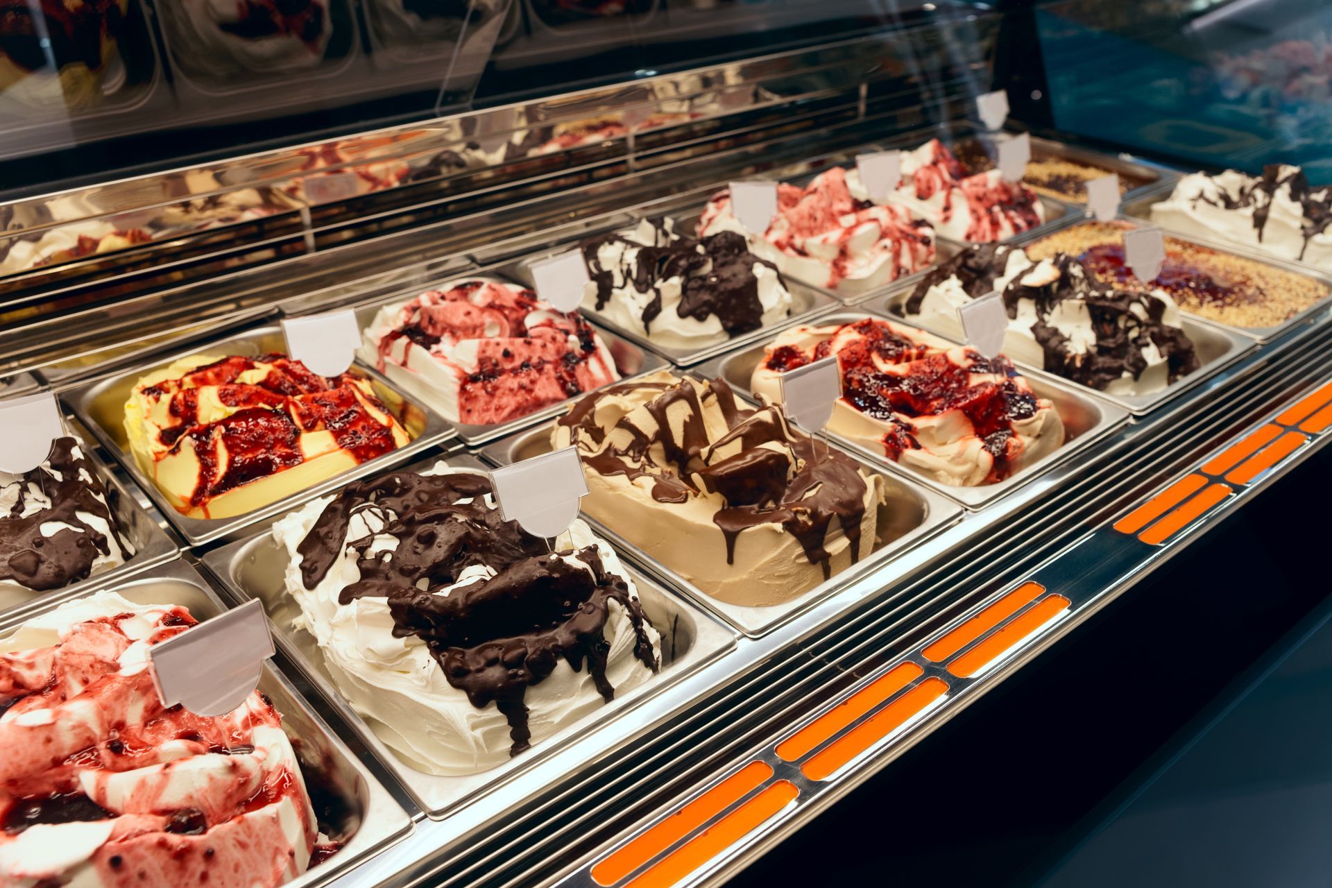 Armoire réfrigérée pour présenter des saveurs de glace artisanale