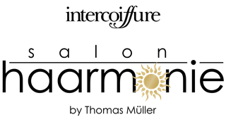 Salon Haarmonie-Logo mit schwarzer Schrift und einem goldenen floralen Sonnenstrahlen-Symbol, von Thomas Müller