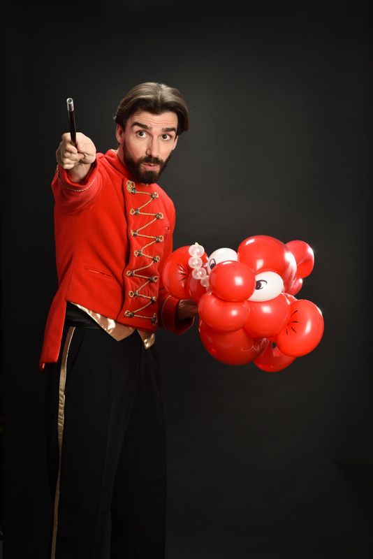 Affiche d'un magicien habillé en groom