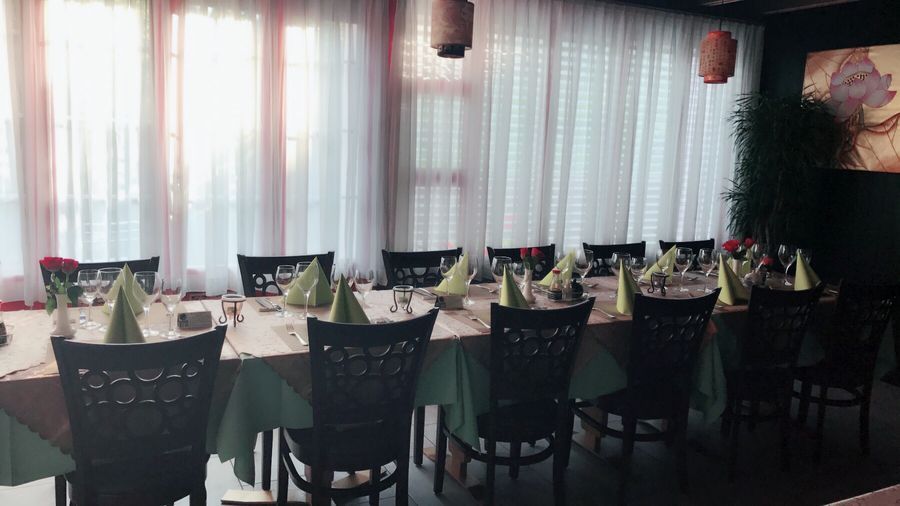 Gedeckte Tische im Restaurant Lucky Bamboo