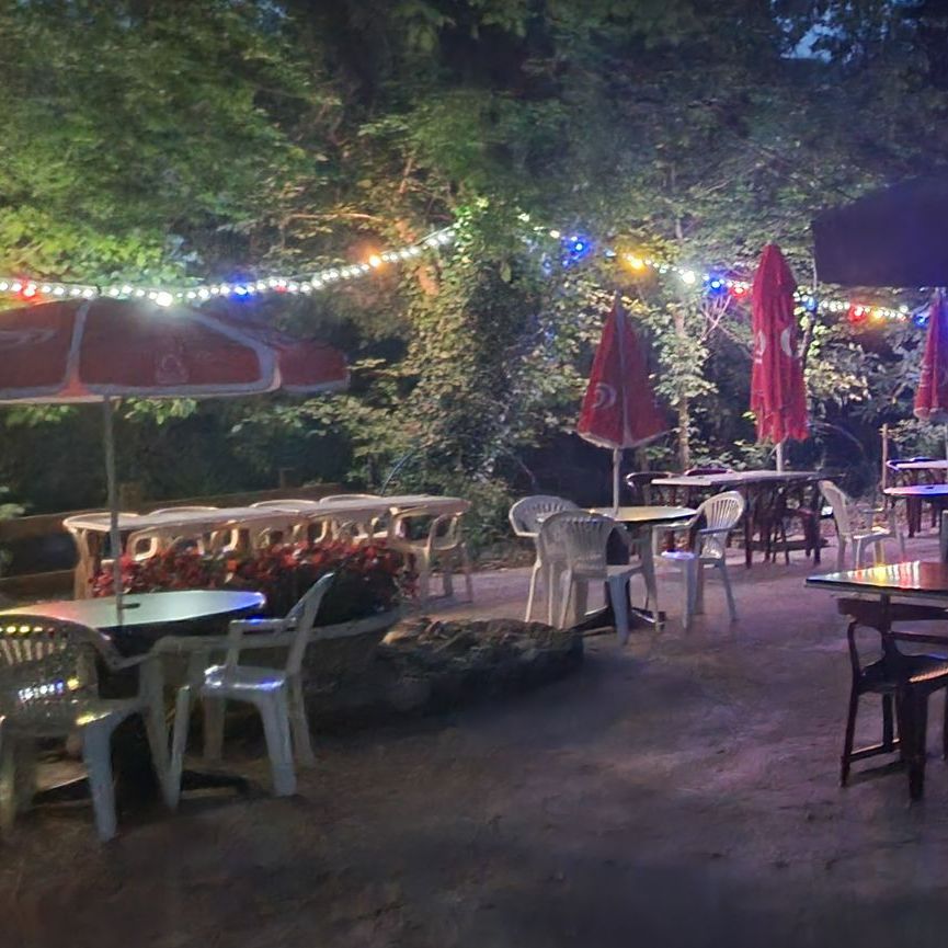 Terrasse de la guinguette de nuit