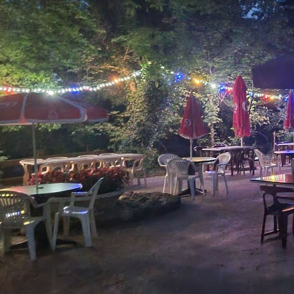 Terrasse de la guinguette de nuit