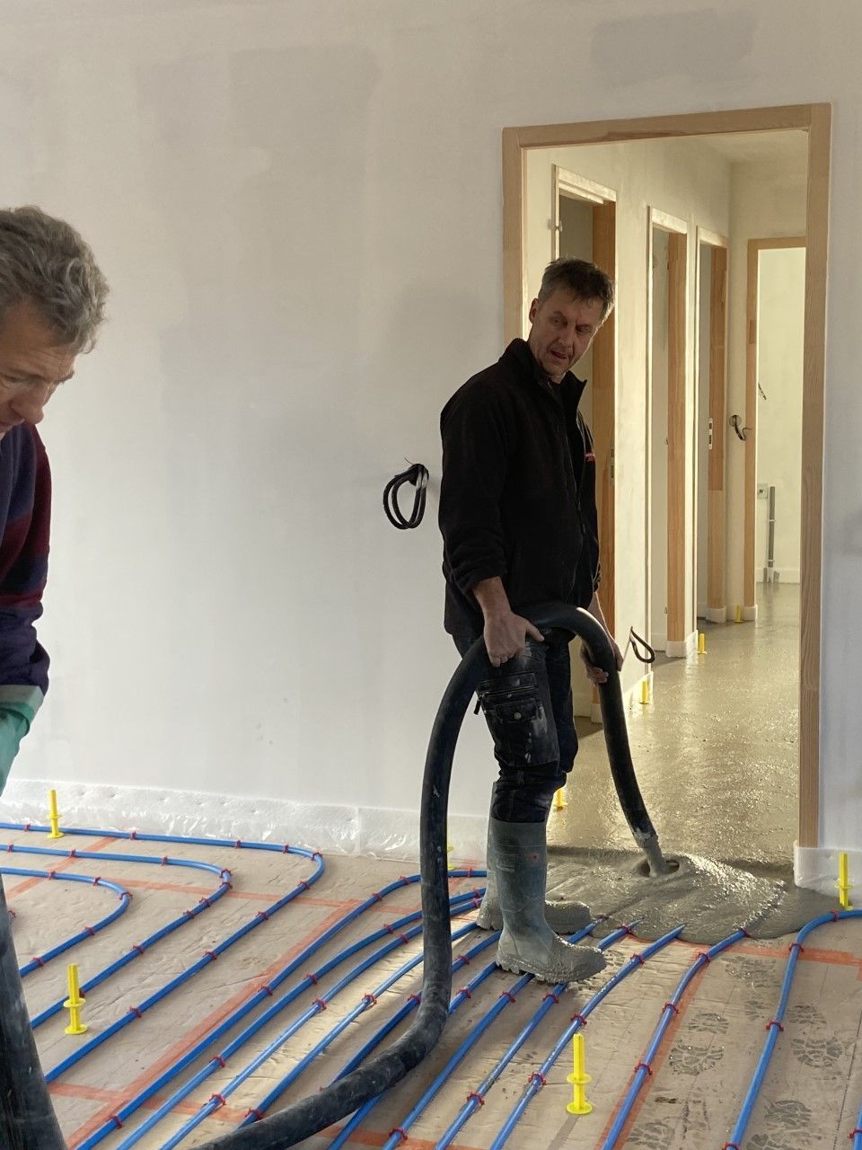 Coulage béton chape couloir