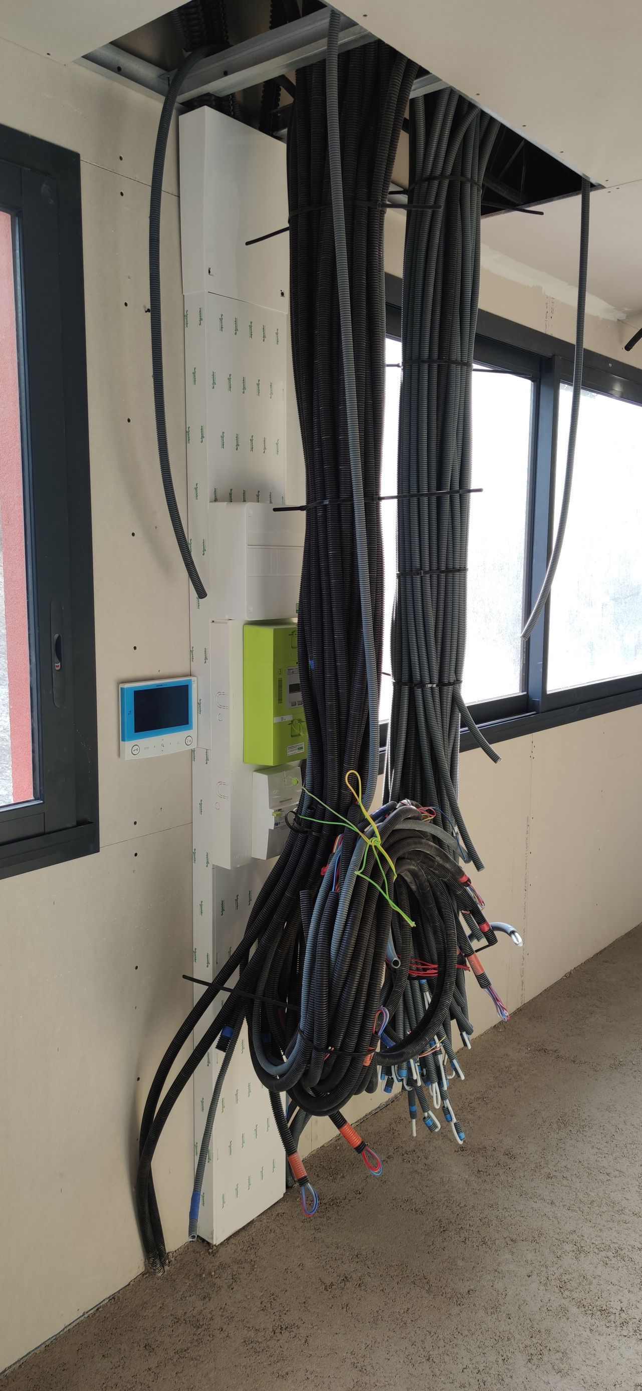 Tirage des câbles de connexion internet