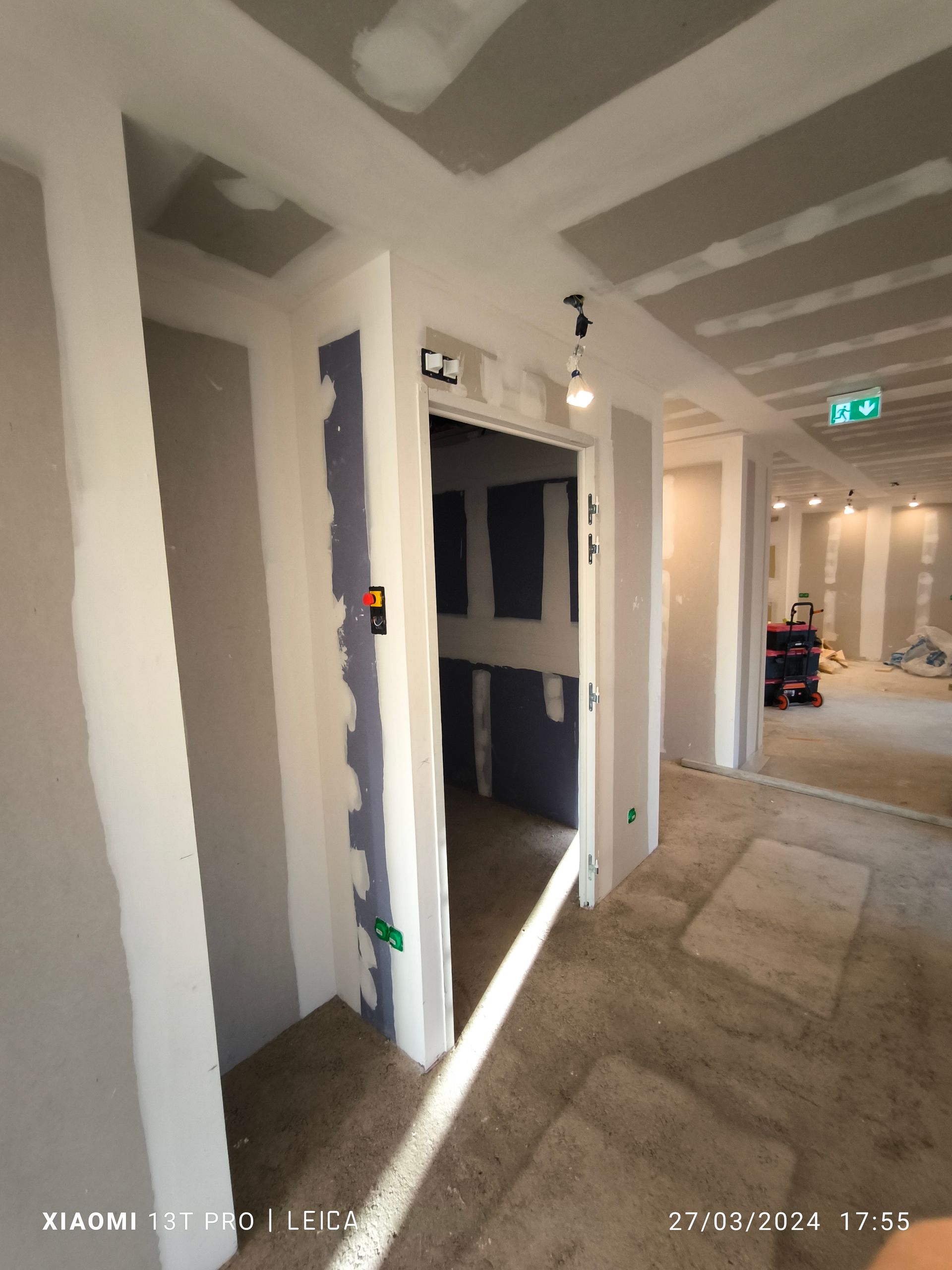 Installation de l'électricité dans un bâtiment en construction