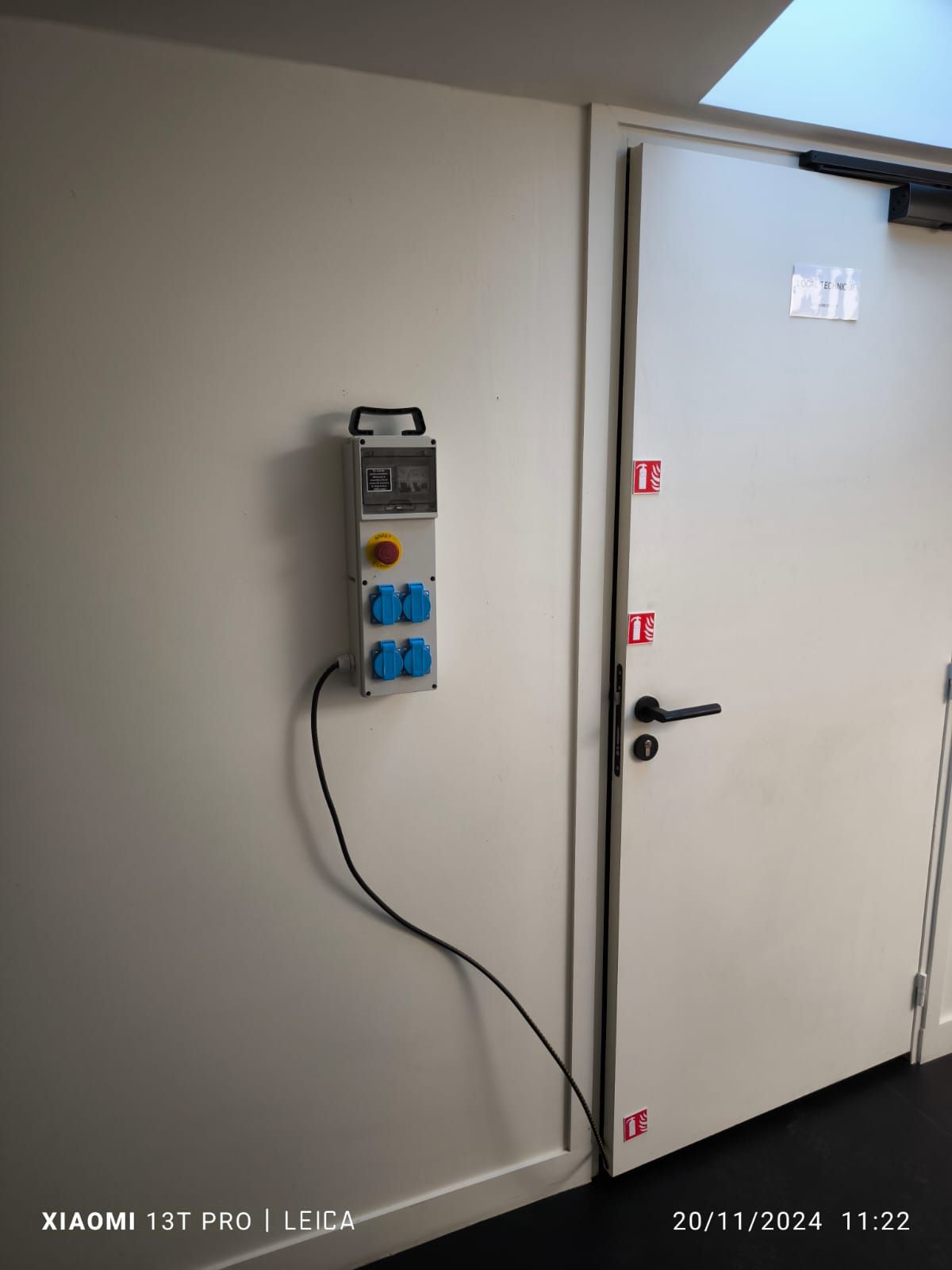 Prise murale pour borne électrique