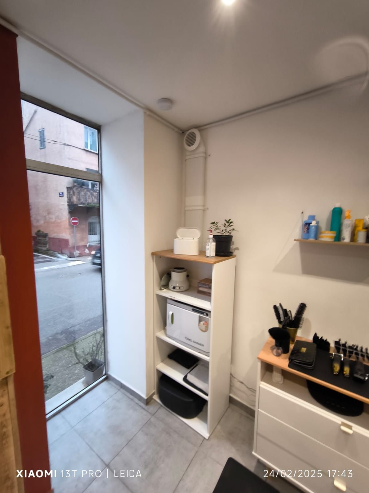 Installation d'une ventilation dans un salon de coiffure