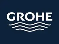 Das GROHE-Logo in Weiß auf dunkelblauem Hintergrund mit drei Wellenlinien unter dem Namen