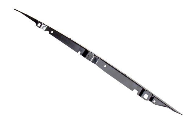 Eine schwarze Metallstange mit Löchern darin auf weißem Hintergrund