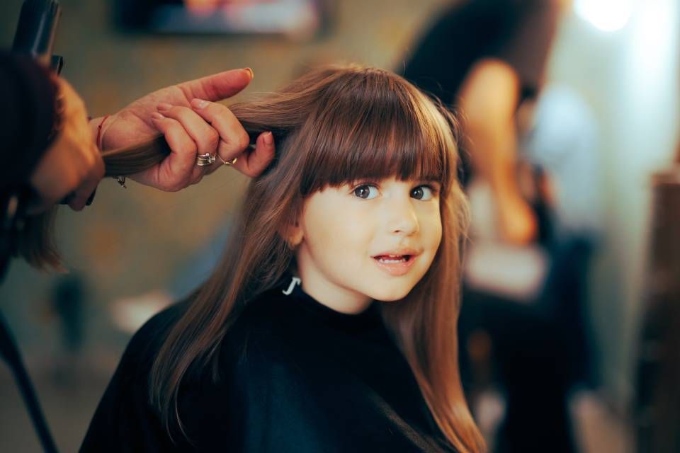 Kind beim Friseur