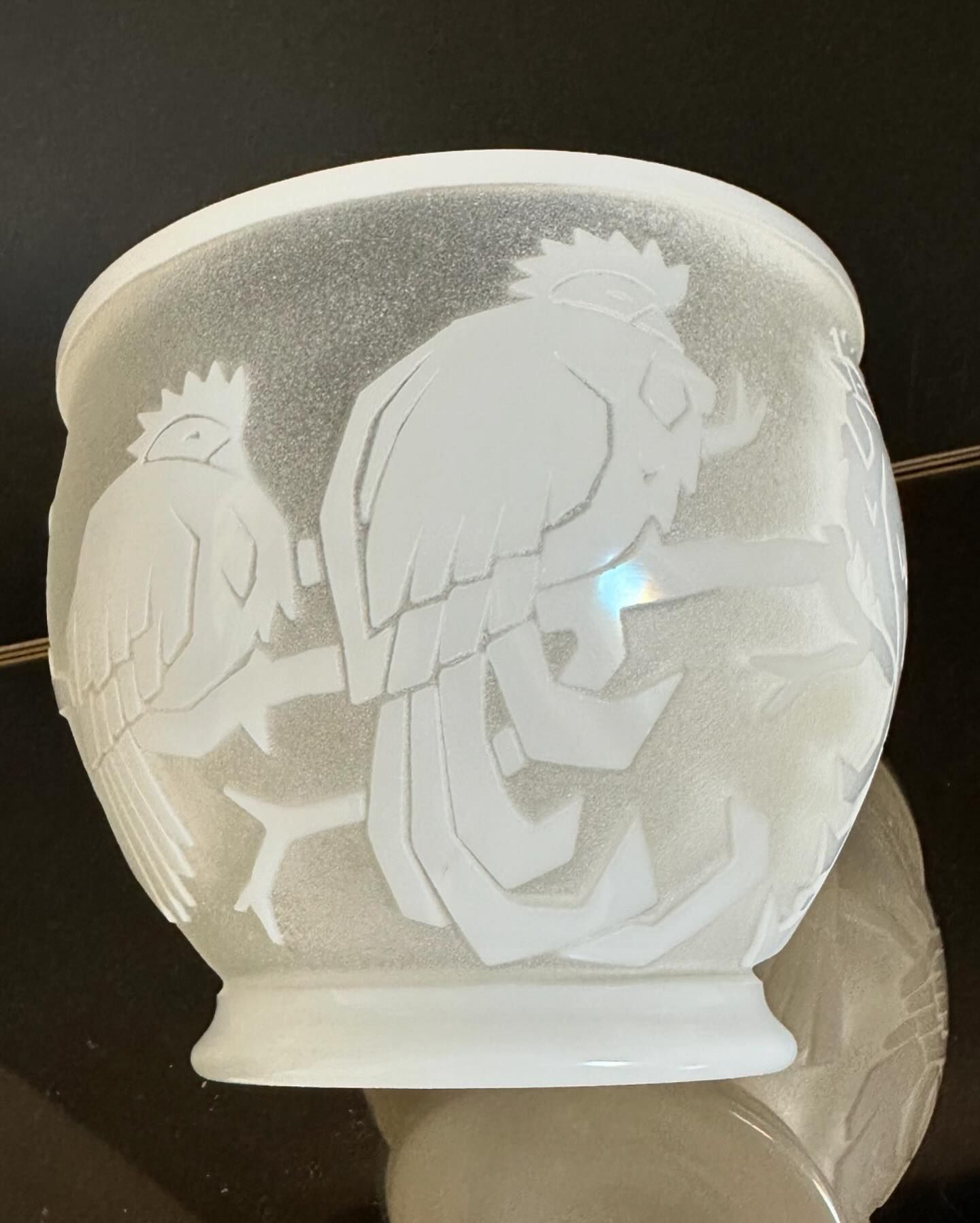 Joli vase d’époque Art déco à décor de volatiles branchés