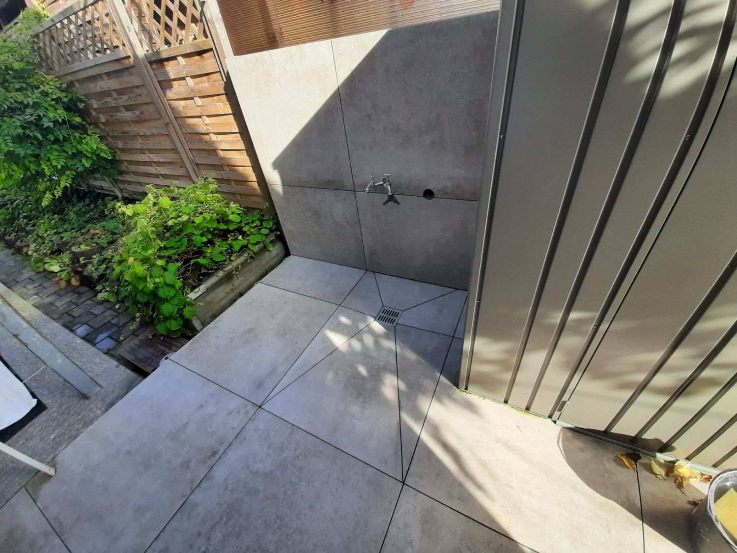 große Steinplatten verlegt durch Fliesenleger Robert Geiger