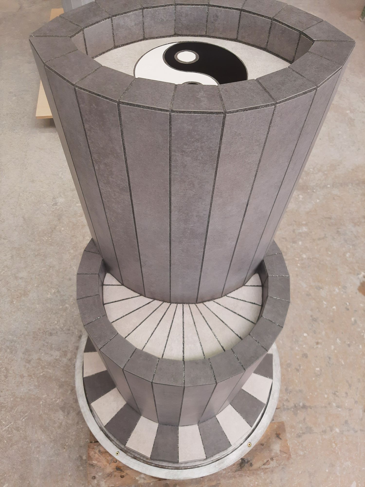 Kunst aus Steinen gebaut durch Fliesenleger Robert Geiger