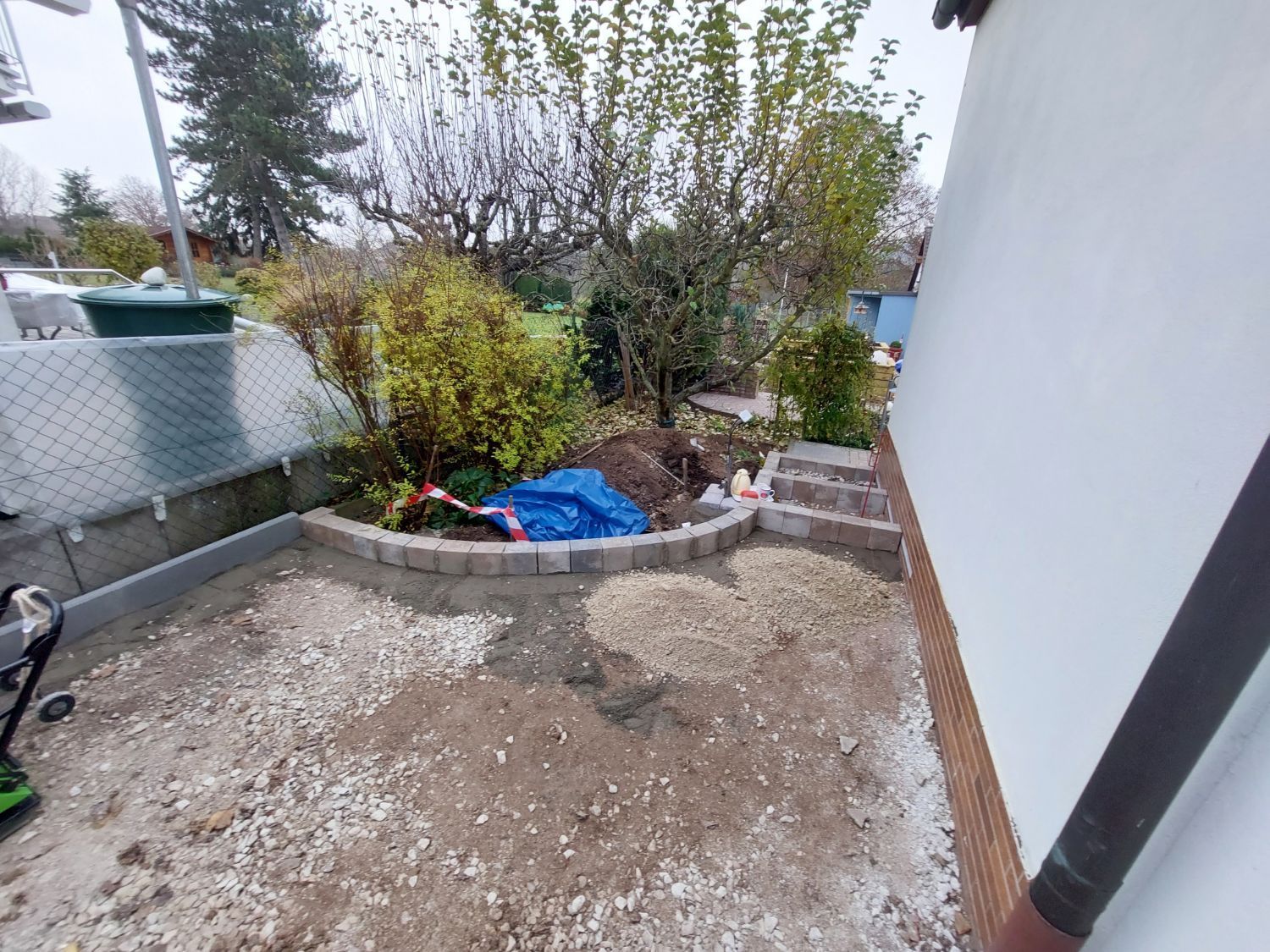 Pflasterarbeiten im Garten durch Fliesenleger Robert Geiger