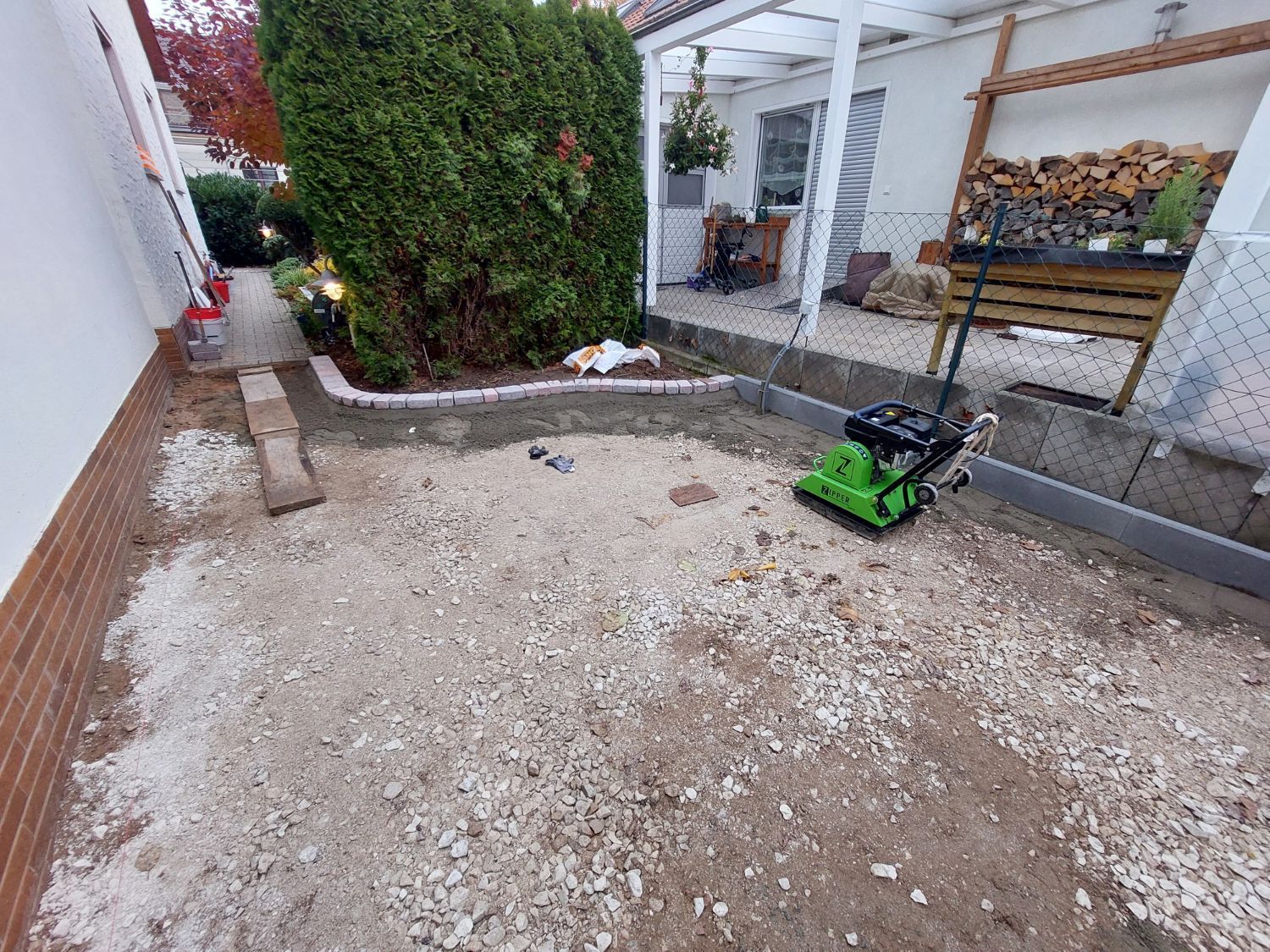 Pflasterarbeiten im Garten durch Fliesenleger Robert Geiger