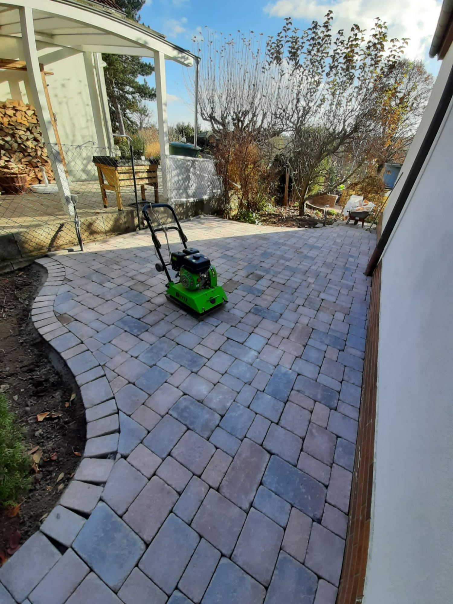 gepflasterter Weg durch Fliesenleger Robert Geiger