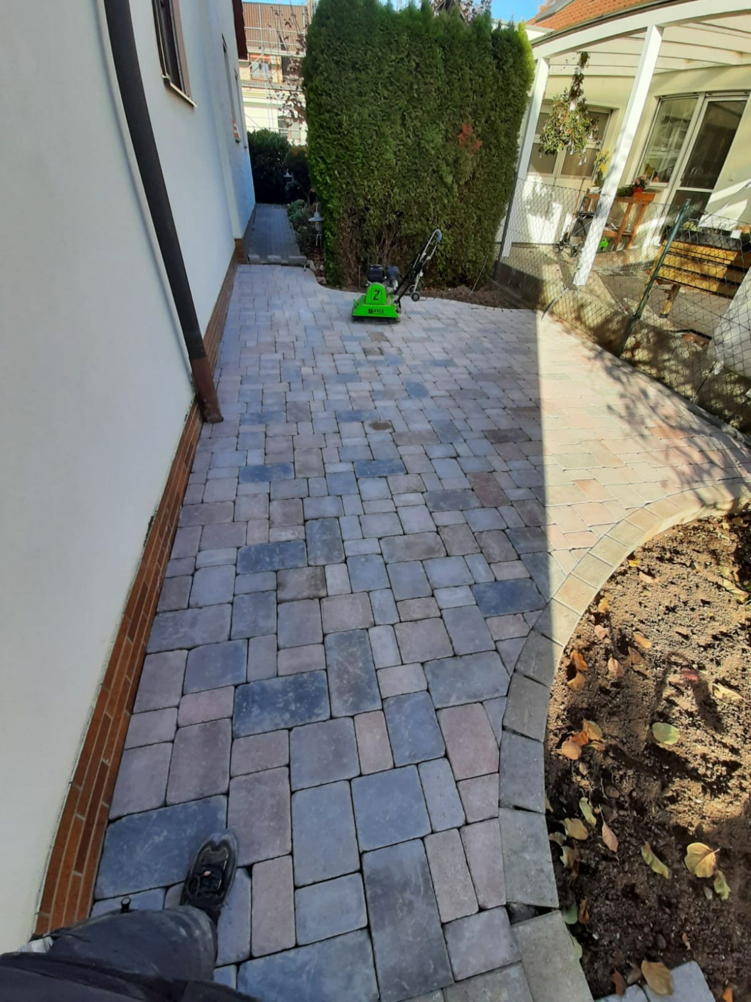 Pflasterarbeiten im Garten durch Fliesenleger Robert Geiger