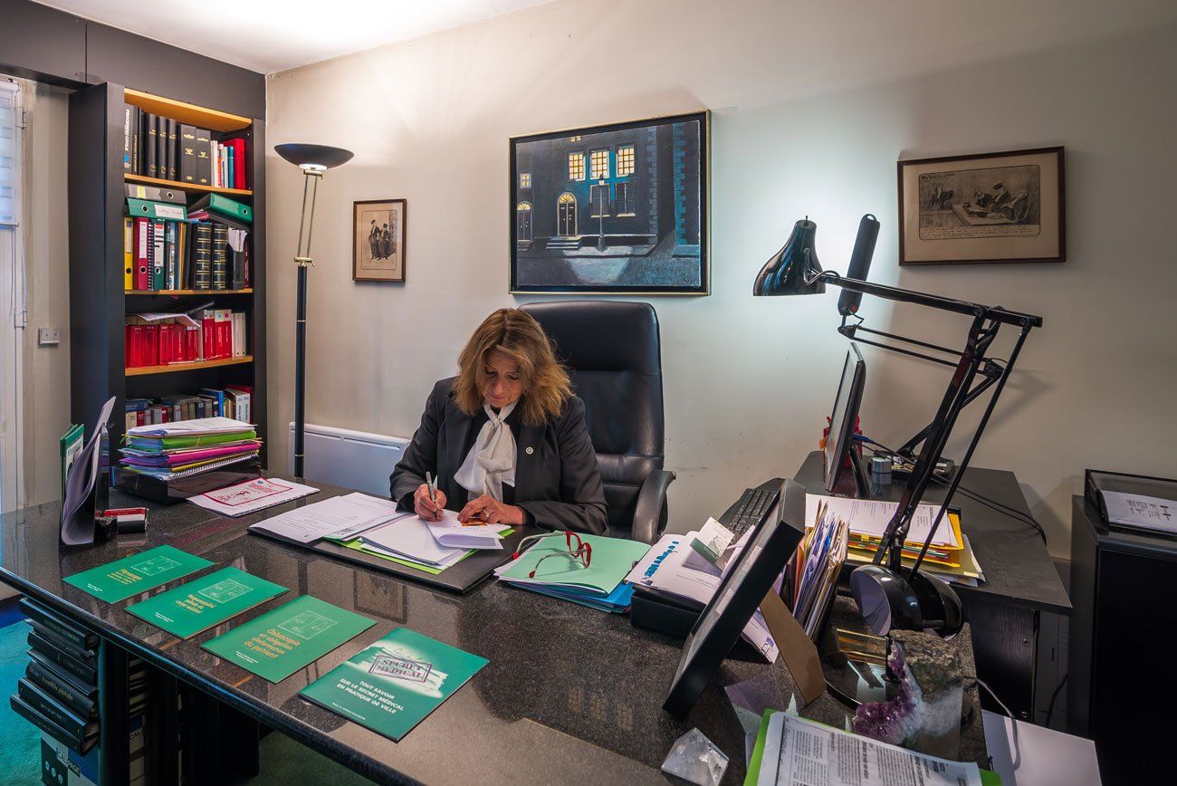 Maitre Naveau-Duschesne à son bureau