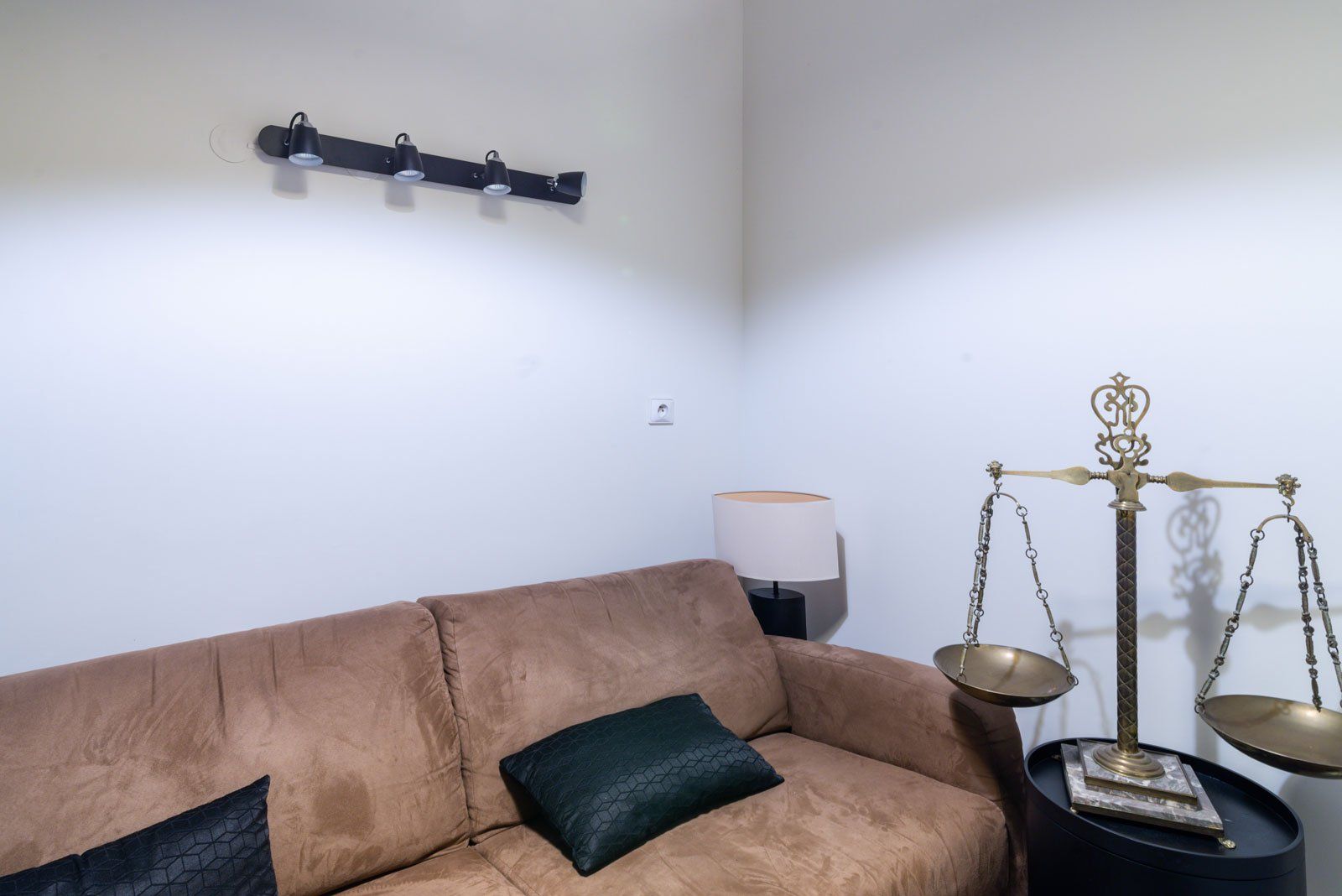 Balance de justice dans le cabinet d'avocat