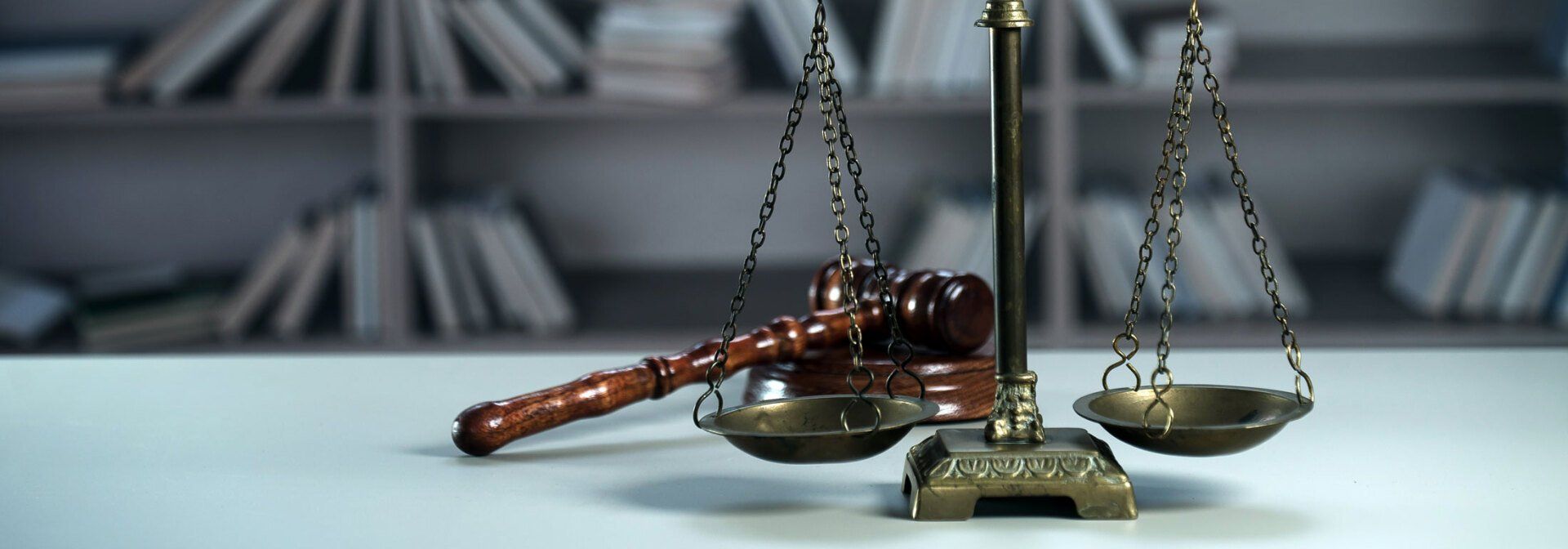 Marteau et balance du droit