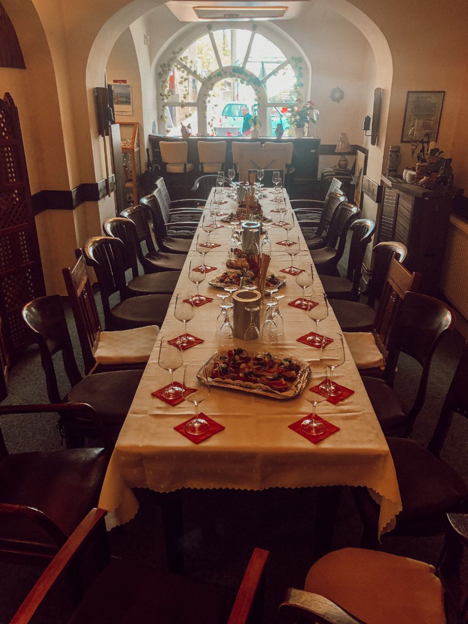 Flaschen mit Obstbränden