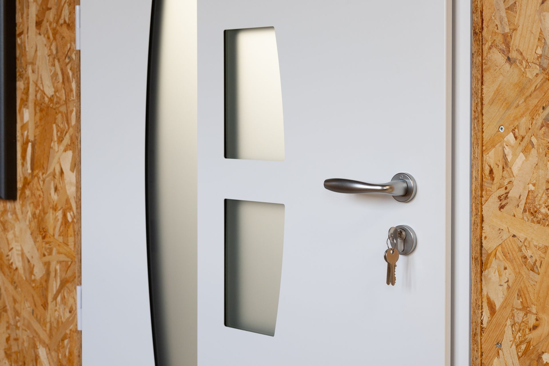 Vue de près d'une porte blanche