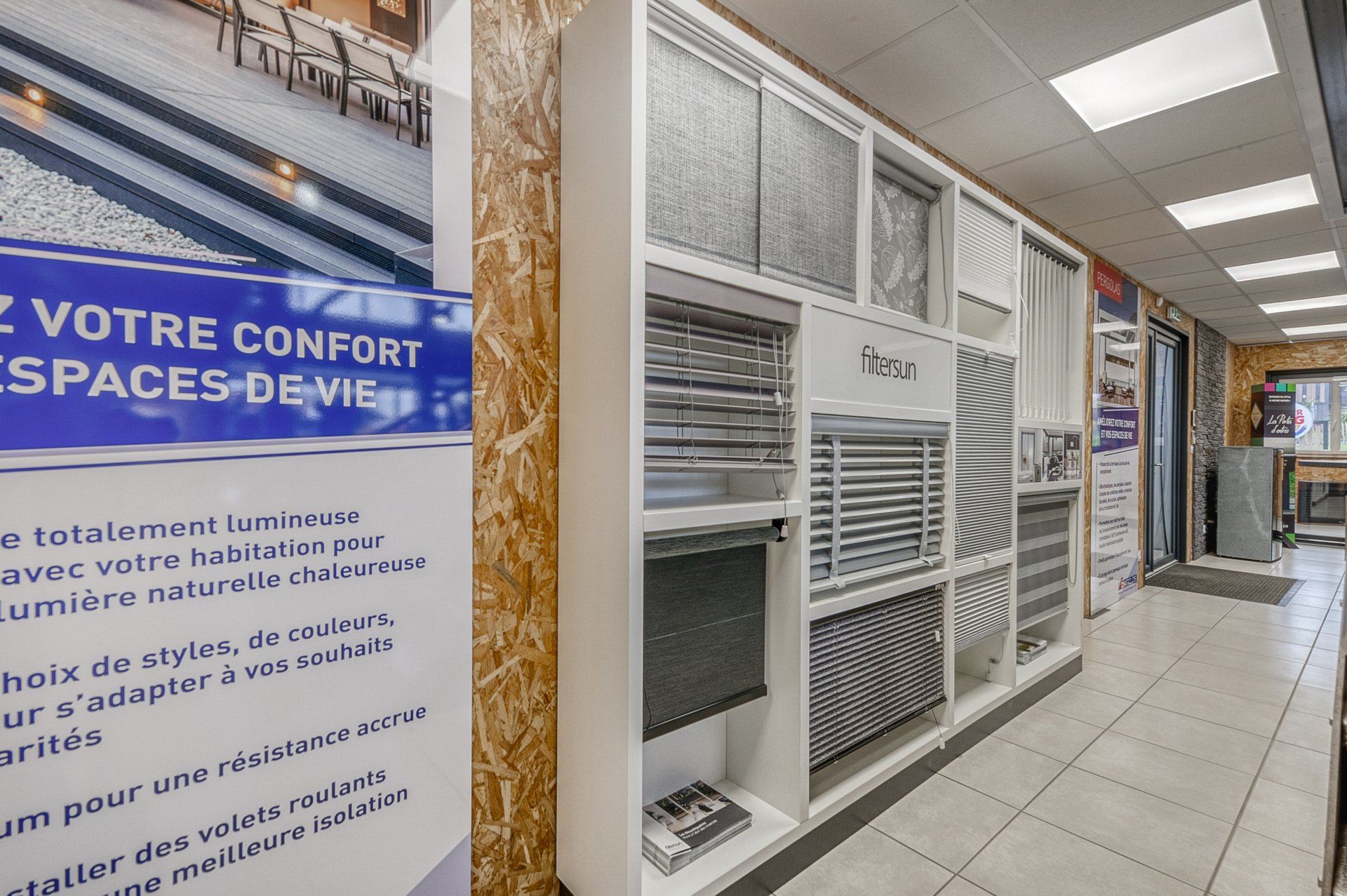 Exposition de stores intérieurs