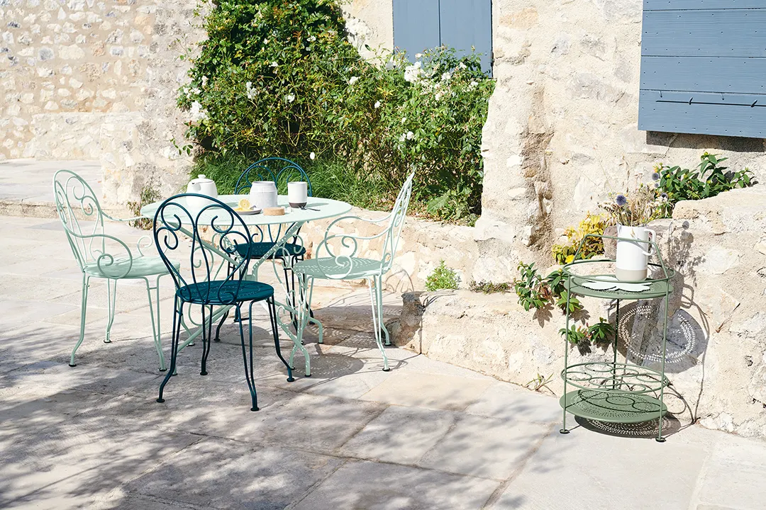 Mobilier de jardin blanc