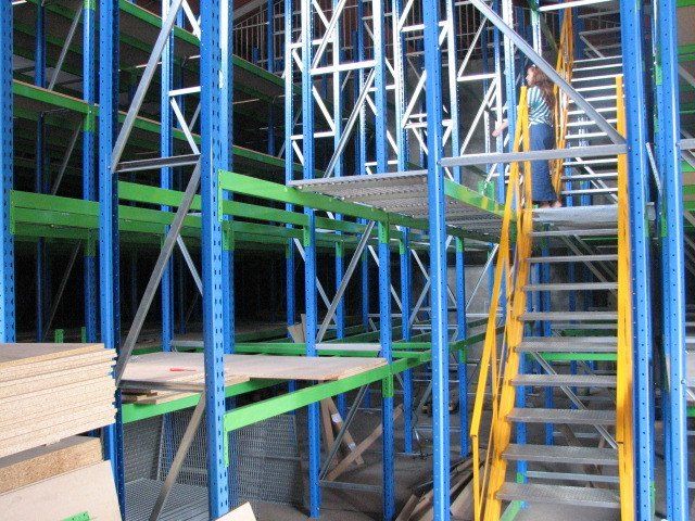 Rayonnage avec plateforme