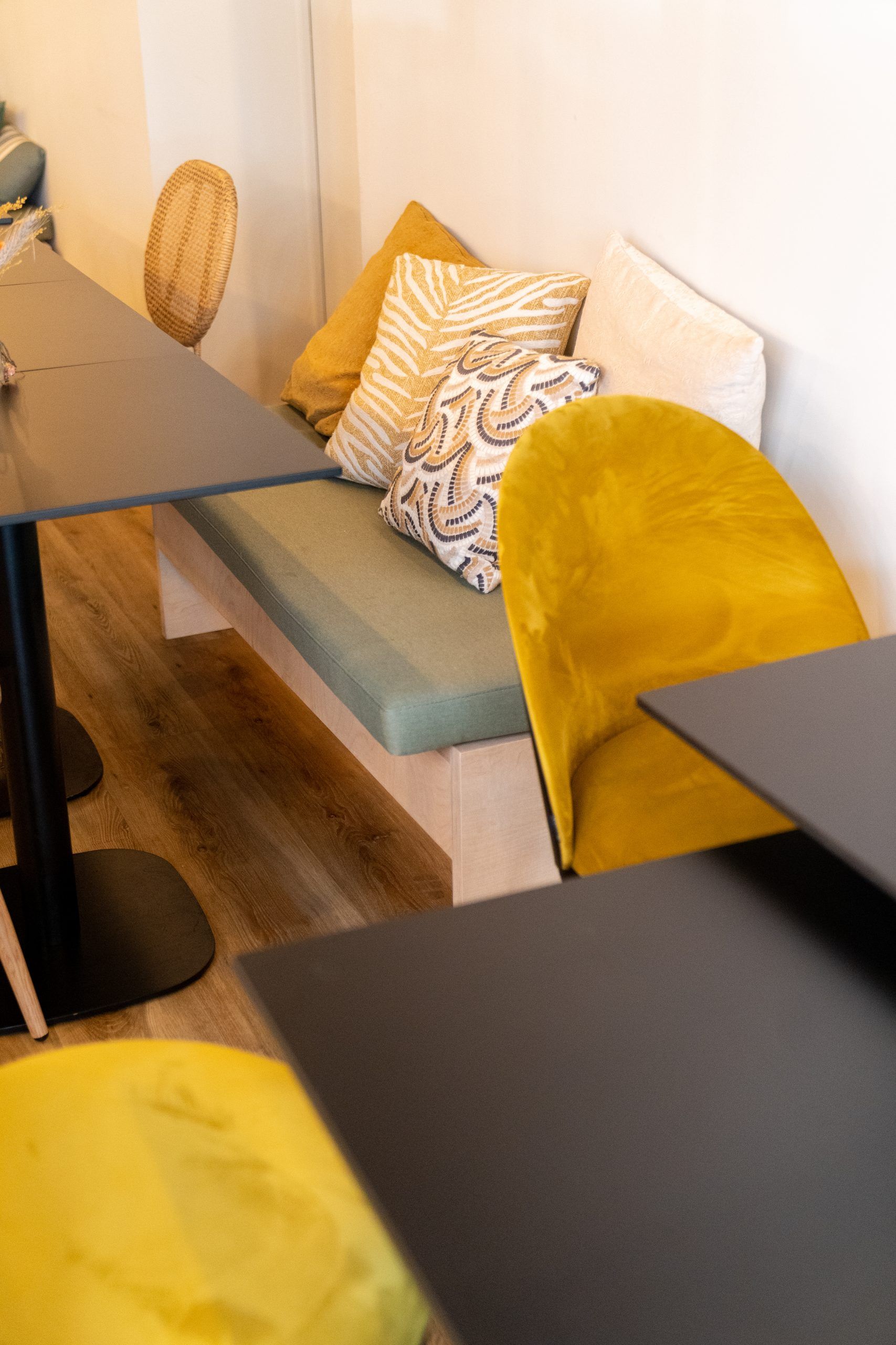 Banquette intérieure avec coussins