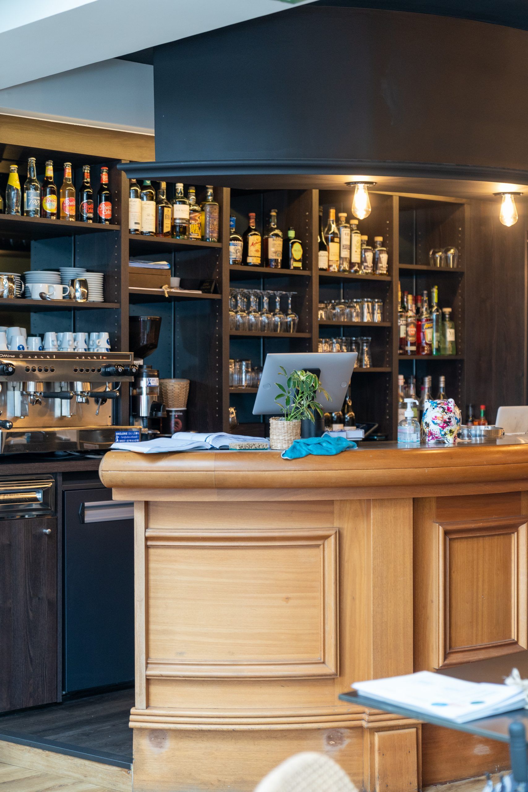 Comptoir-bar du café