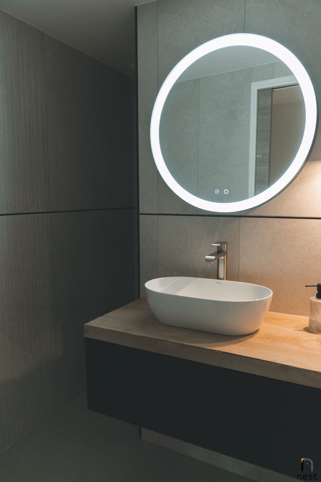 Vasque à poser et miroir rond lumineux