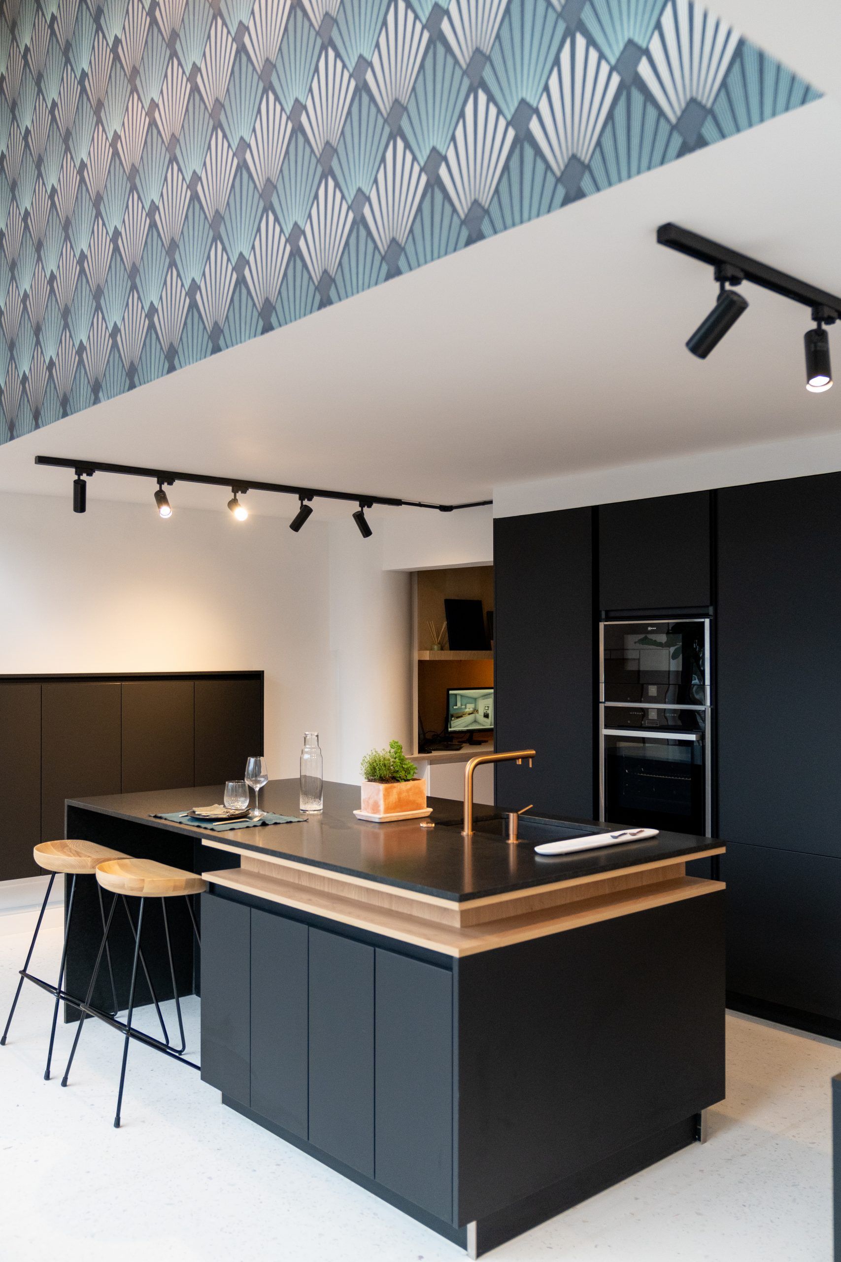 Ilôt central de cuisine noir mat