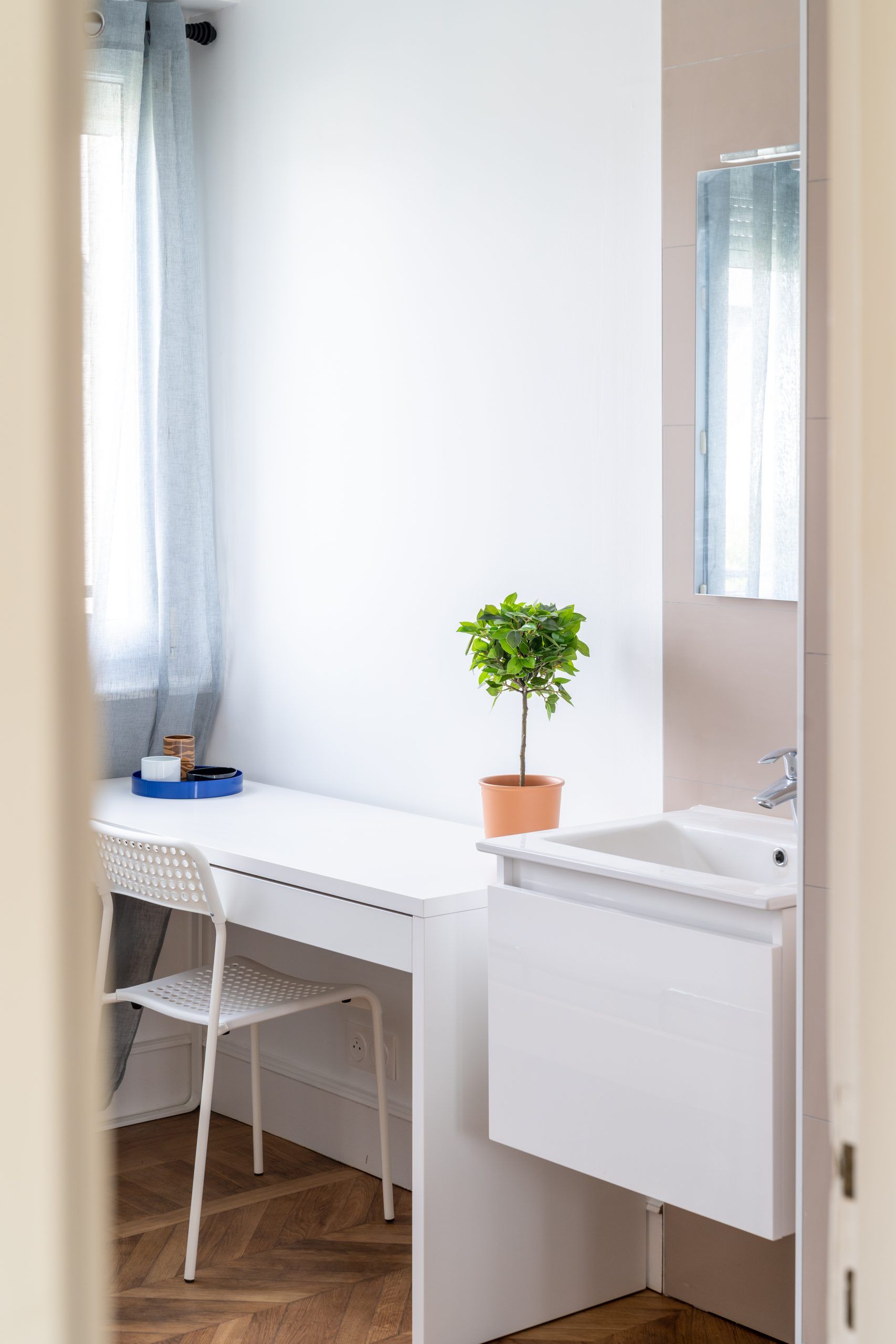 Bureau dans une chambre de la colocation