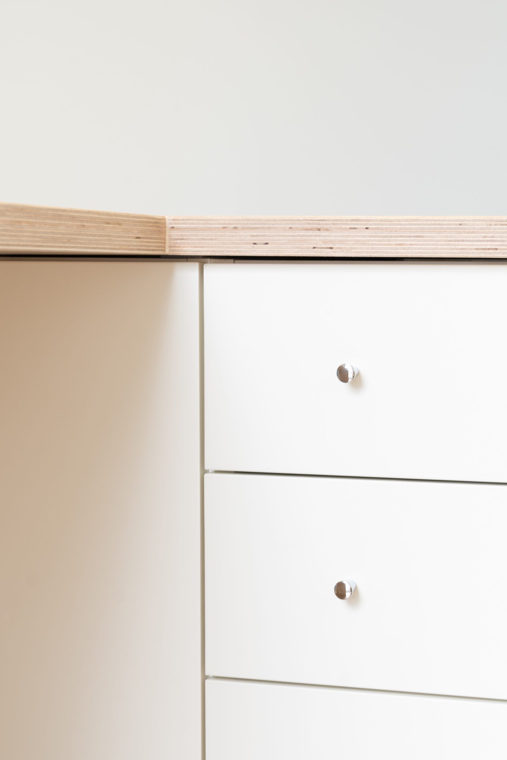 Zoom sur tiroirs du bureau