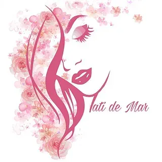 Silueta del rostro de una mujer con cabello largo, rodeada de flores rosas, con el texto "Tati de Mar".